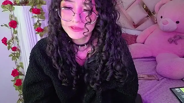 Snapshot of CherieCurl chatting on May 7, 2:50 am CherieCurl online show from May 7, 2:50 am
