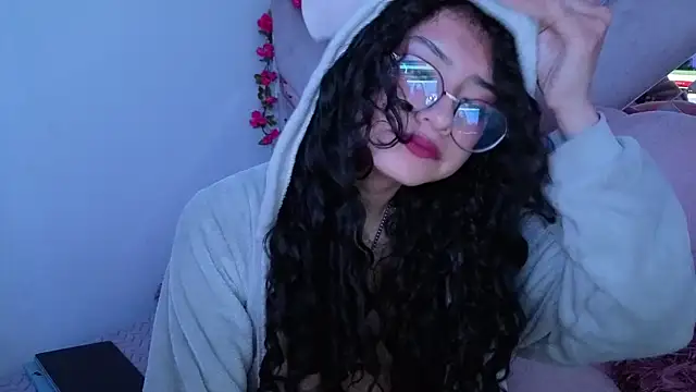 Snapshot of CherieCurl chatting on May 19, 6:58 pm CherieCurl online show from May 19, 6:58 pm