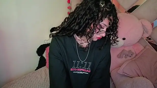 Snapshot of CherieCurl chatting on May 25, 5:41 pm CherieCurl online show from May 25, 5:41 pm