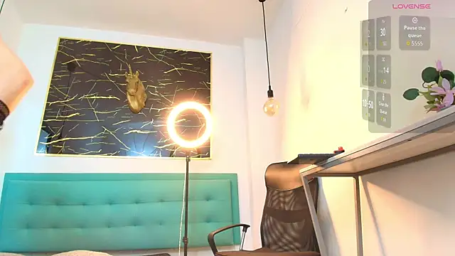 Snapshot of Bella_salvatore chatting on November 13, 8:41 pm Bella salvatore online show from November 13, 8:41 pm