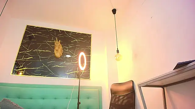 Snapshot of Bella_salvatore chatting on November 23, 9:25 pm Bella salvatore online show from November 23, 9:25 pm