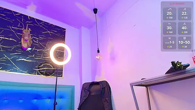 Snapshot of Bella_salvatore chatting on November 30, 5:55 am Bella salvatore online show from November 30, 5:55 am