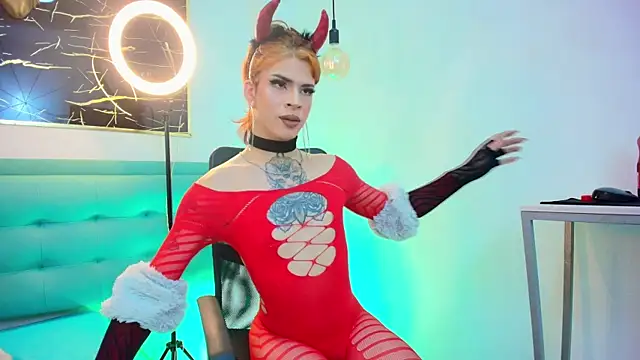 Snapshot of Bella_salvatore chatting on December 13, 8:36 pm Bella salvatore online show from December 13, 8:36 pm