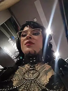 taaylor33 online show from May 15, 11:56 pm