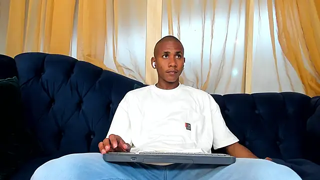 Ethan Fox11 online show from February 4, 1:59 pm