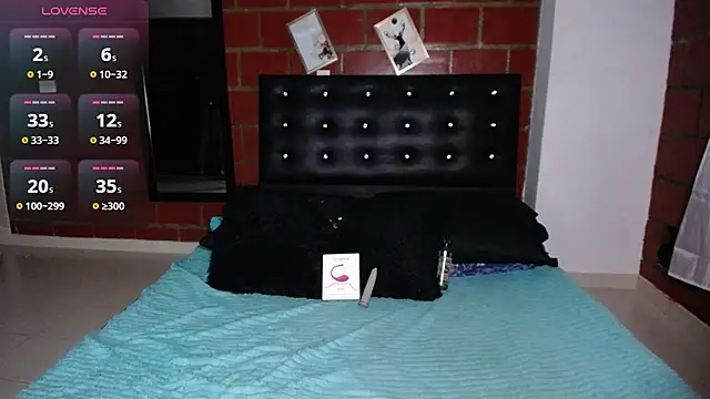 Snapshot of michelleoliver chatting on December 5, 1:36 am michelleoliver online show from December 5, 1:36 am