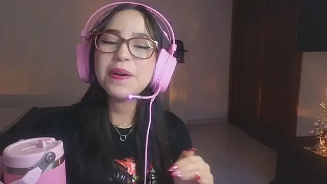 Snapshot of emma_morales chatting on January 7, 10:52 pm emma morales online show from January 7, 10:52 pm