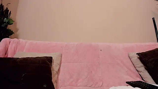 sara  lynn online show from March 13, 3:00 am