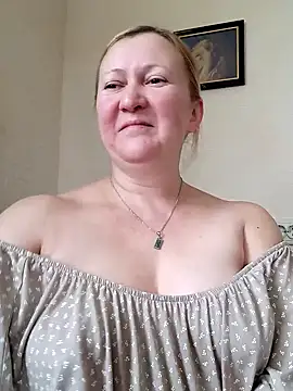 blondyaguar online show from December 3, 10:17 am