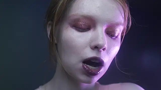 ginger hugs online show from March 10, 10:13 pm