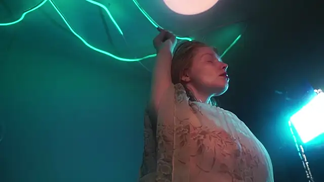 ginger hugs online show from September 19, 9:59 pm