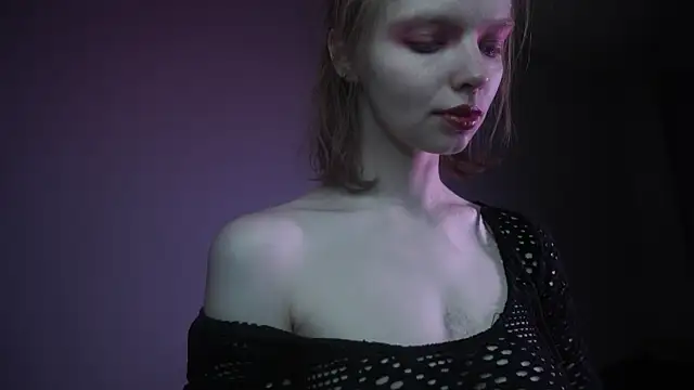 ginger hugs online show from October 21, 10:10 pm