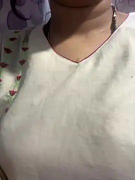 Snapshot of Spicy_sari_girl chatting on May 17, 1:58 am Spicy sari girl online show from May 17, 1:58 am