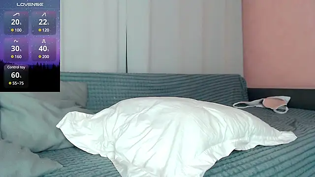 Snapshot of AlexaCruze chatting on December 6, 7:12 pm AlexaCruze online show from December 6, 7:12 pm