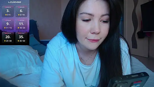 Snapshot of AlexaCruze chatting on March 9, 12:42 pm AlexaCruze online show from March 9, 12:42 pm