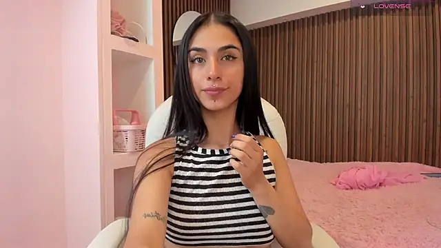 Snapshot of isabella_cooper9 chatting on December 10, 4:49 pm isabella cooper9 online show from December 10, 4:49 pm