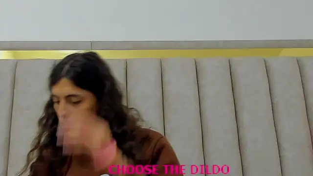 FreyaMoller online show from November 14, 7:45 pm