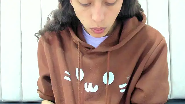 FreyaMoller online show from March 21, 6:55 pm