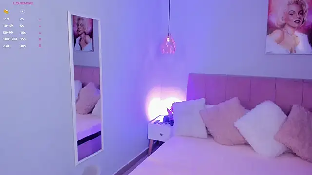 sophie alice  online show from October 24, 1:18 pm