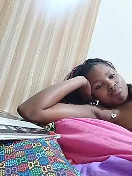 Snapshot of queen_rae chatting on May 22, 1:13 am queen rae online show from May 22, 1:13 am