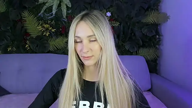 Horny Blond online show from October 20, 8:04 am