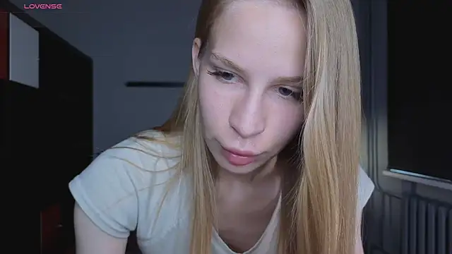 Snapshot of Elis_Fox chatting on June 23, 9:18 am Elis Fox online show from June 23, 9:18 am