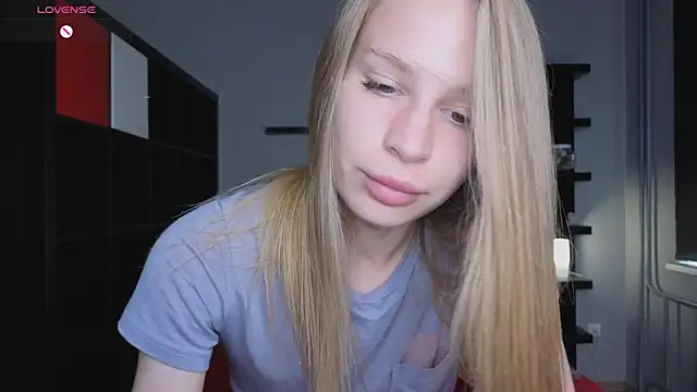 Snapshot of Elis_Fox chatting on June 24, 8:02 am Elis Fox online show from June 24, 8:02 am