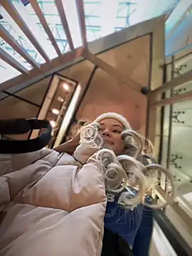 Times  Square online show from December 19, 7:18 am