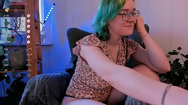 alisahug online show from March 15, 10:03 am