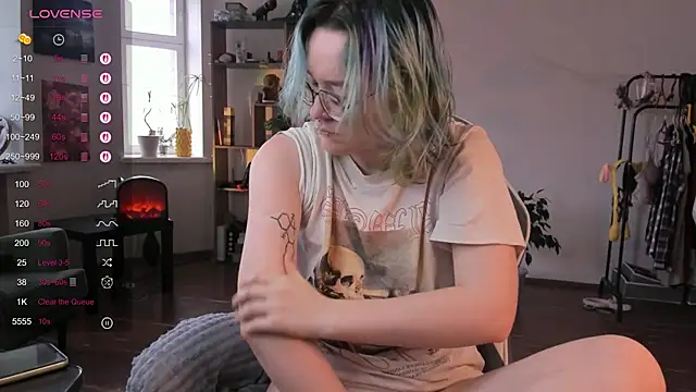 alisahug online show from October 7, 4:42 am