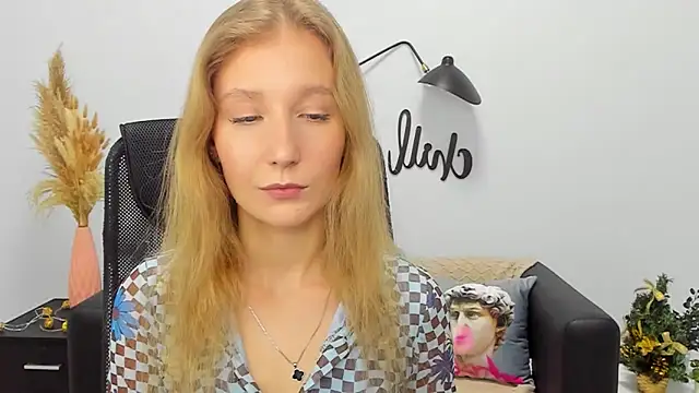 Snapshot of LolaWilsons chatting on January 7, 2:19 pm LolaWilsons online show from January 7, 2:19 pm