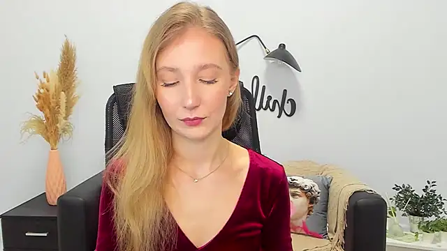 Snapshot of LolaWilsons chatting on January 23, 10:11 am LolaWilsons online show from January 23, 10:11 am