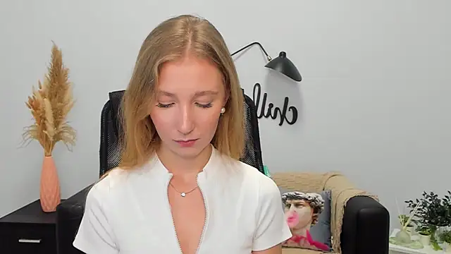 Snapshot of LolaWilsons chatting on January 28, 1:59 pm LolaWilsons online show from January 28, 1:59 pm