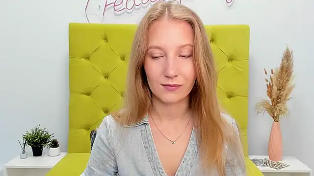 LolaWilsons online show from May 16, 7:27 am