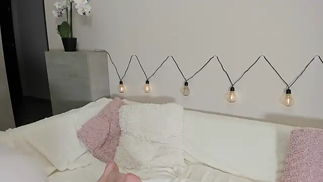 Snapshot of shine_chanel chatting on December 10, 9:22 pm shine chanel online show from December 10, 9:22 pm