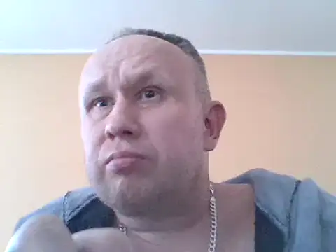 Snapshot of dikas45xxx chatting on January 4, 1:21 pm dikas45xxx online show from January 4, 1:21 pm