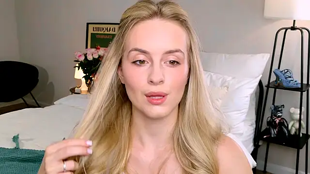 Snapshot of RozzitaBedberry chatting on September 24, 6:06 am RozzitaBedberry online show from September 24, 6:06 am