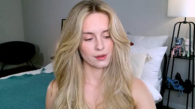 Snapshot of RozzitaBedberry chatting on October 24, 2:02 pm RozzitaBedberry online show from October 24, 2:02 pm