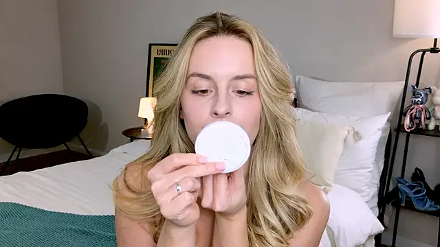 Snapshot of RozzitaBedberry chatting on November 7, 1:11 pm RozzitaBedberry online show from November 7, 1:11 pm