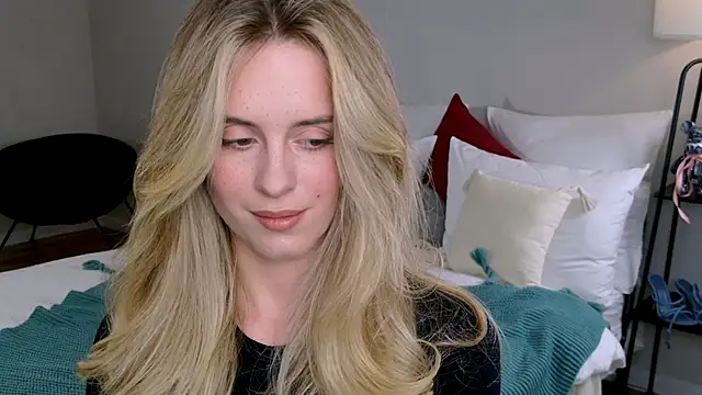 Snapshot of RozzitaBedberry chatting on November 18, 2:54 pm RozzitaBedberry online show from November 18, 2:54 pm