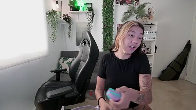 blvckbabyweed07 online show from April 16, 11:55 am