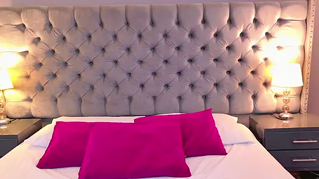 SamantaG online show from April 7, 1:44 pm