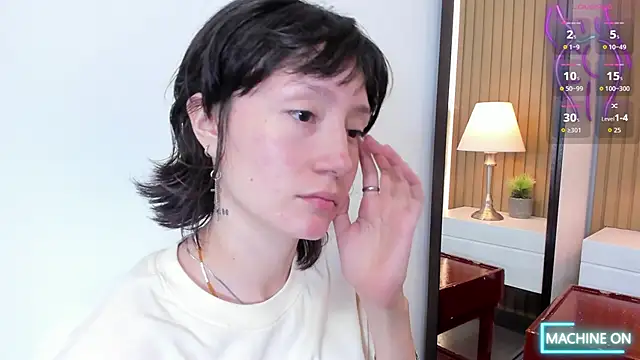 lizzy davis 1 online show from December 5, 4:10 am