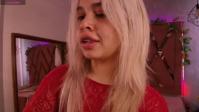 Snapshot of Haelycute chatting on October 21, 11:44 am Haelycute online show from October 21, 11:44 am