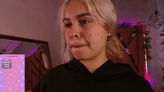 Snapshot of Haelycute chatting on October 29, 11:34 am Haelycute online show from October 29, 11:34 am