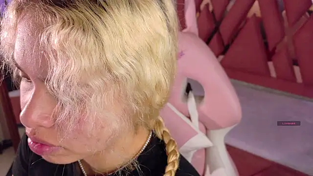 Snapshot of Haelycute chatting on December 3, 11:19 am Haelycute online show from December 3, 11:19 am