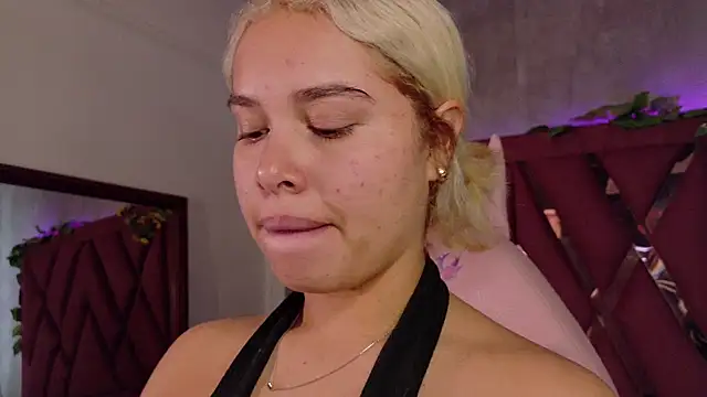 Snapshot of Haelycute chatting on January 14, 11:49 am Haelycute online show from January 14, 11:49 am