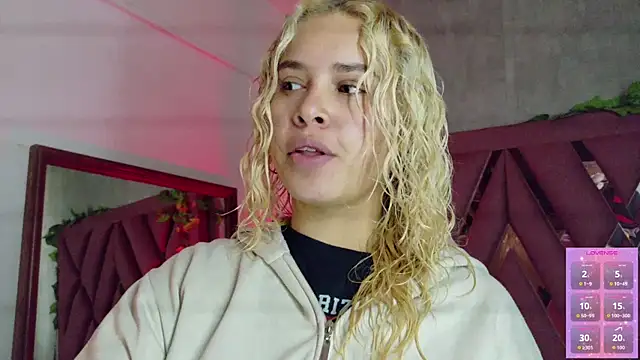 Snapshot of Haelycute chatting on February 7, 12:31 pm Haelycute online show from February 7, 12:31 pm