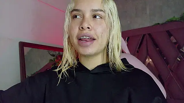 Snapshot of Haelycute chatting on February 13, 12:12 pm Haelycute online show from February 13, 12:12 pm