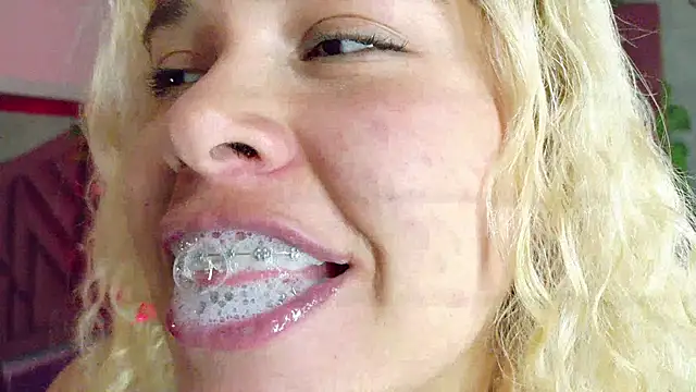 Snapshot of Haelycute chatting on February 28, 12:39 pm Haelycute online show from February 28, 12:39 pm